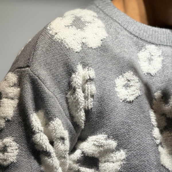PULL - WINTER GREY FLOWER